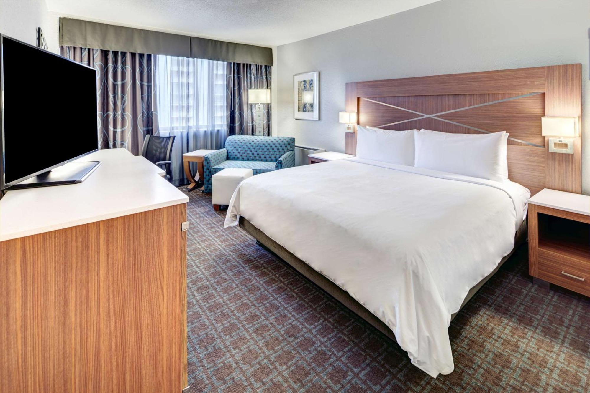 Hotel Doubletree By Hilton Milwaukee Downtown Exterior foto