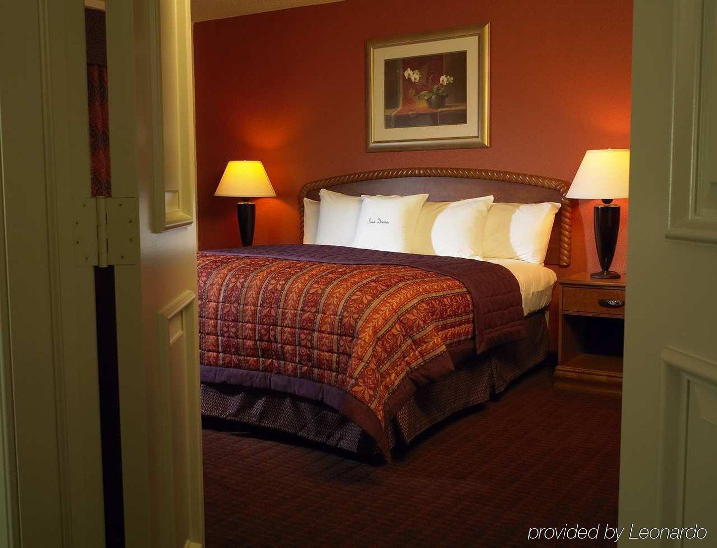 Hotel Doubletree By Hilton Milwaukee Downtown Exterior foto