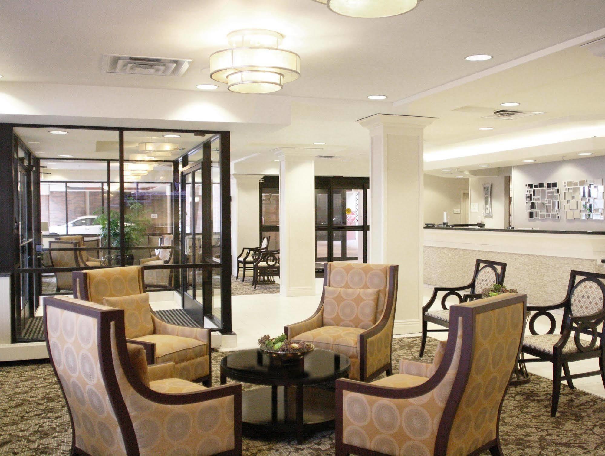 Hotel Doubletree By Hilton Milwaukee Downtown Exterior foto